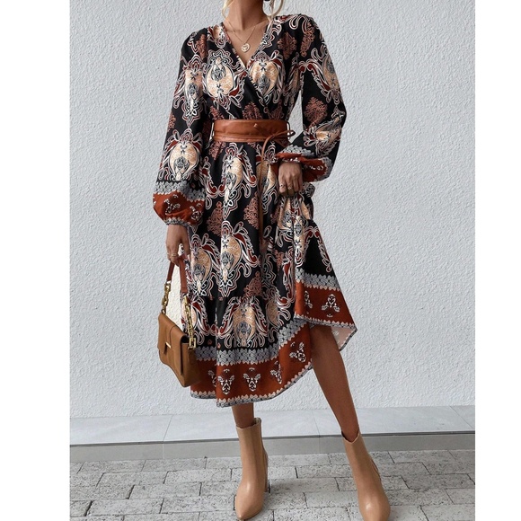 Luxe Print Long sleeve Belted Midi Dress - Picture 1 of 10